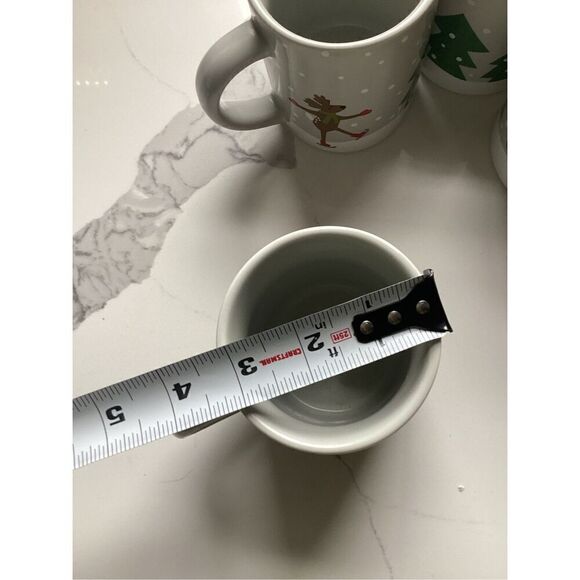 Set of 4 Crate & Barrel 12oz Ceramic Coffee Mugs Joan Anderson Skating Reindeer - Picture 7 of 7